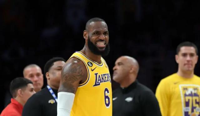 詹皇攻坚能力下滑！主帅缺少应变只待浓眉回归减压