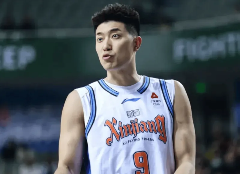 体育平台-吴冠希带伤出战10中9砍下19分8篮板，最后时刻关键两罚不中