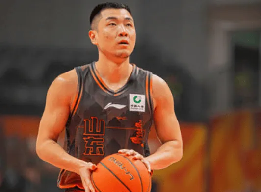 赛事直播-高诗岩全场投篮9中4、三分5中4得到15分4篮板3助攻3抢断